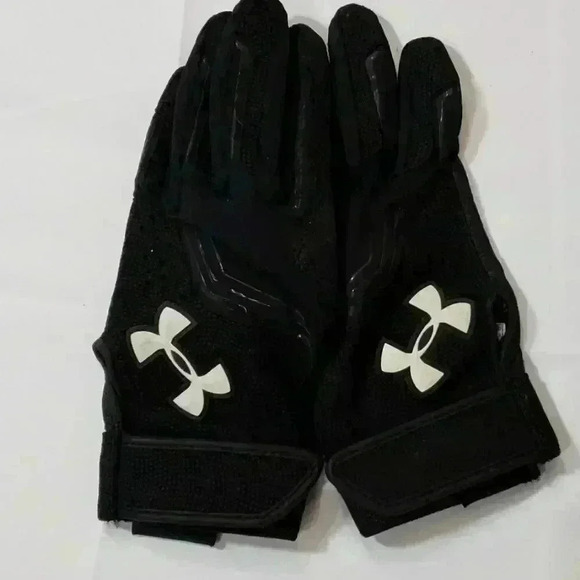 🌸$5 Under armour baseball gloves - Picture 1 of 1
